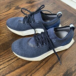 Allbirds women’s Wool Flyer Mizzles sneakers navy hazy indigo color 7.5